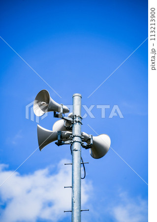 広報スピーカーと青空 113213900