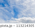 青空と白い雲　コピースペース 113214305