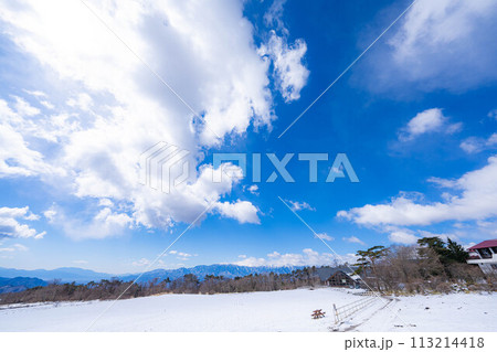 【青空素材】冬の清里高原の青空と雲【山梨県】 【青空素材】冬の清里高原の青空と雲【山梨県】 113214418