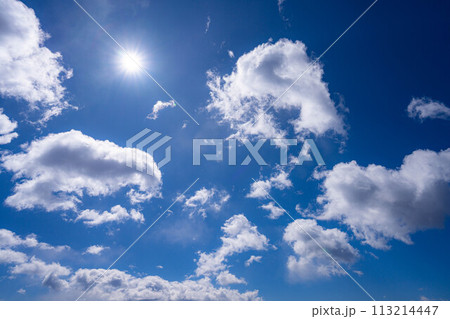 【青空素材】冬の清里高原の青空と雲【山梨県】 113214447