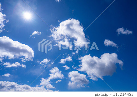 【青空素材】冬の清里高原の青空と雲【山梨県】 113214453