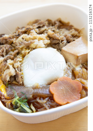 おいしいすき焼き丼弁当 113216374