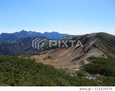 晩秋の北アルプス(三俣蓮華岳から双六岳に向かう稜線から景色) 113216570