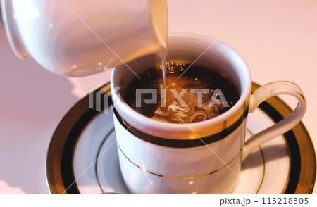 珈琲にミルクを注ぐ 珈琲にミルクを注ぐ 113218305