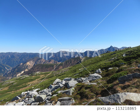 晩秋の北アルプス(双六岳に向かう稜線から見える表銀座) 晩秋の北アルプス(双六岳に向かう稜線から見える表銀座) 113218865
