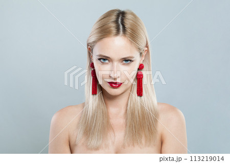 Attractive fashion female model with long blonde hairstyle and shiny fresh skin  113219014