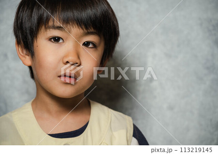 グレーバックと5歳の保育園児 グレーバックと5歳の保育園児 113219145