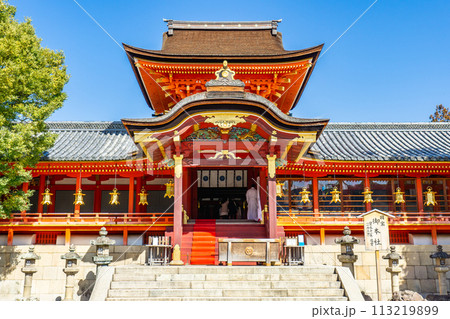 京都府八幡市八幡高坊の石清水八幡宮　楼門（国宝） 113219899