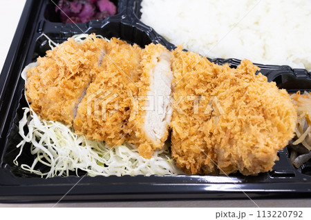 おいしい豚ロース肉のとんかつ弁当 113220792