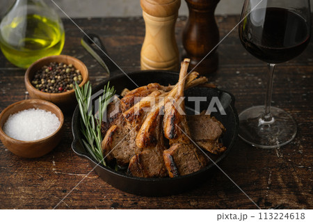 grilled lamb chop on cast iron pan grilled lamb chop on cast iron pan 113224618