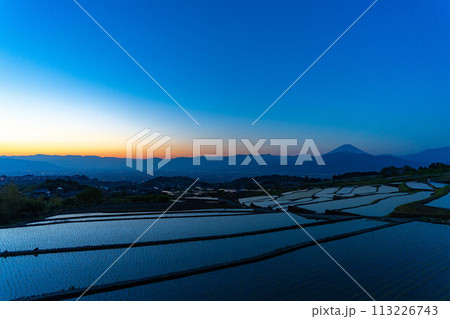 【初夏素材】夜明けの中野の棚田【山梨県】 【初夏素材】夜明けの中野の棚田【山梨県】 113226743