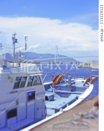 明石海峡大橋と渡船 明石海峡大橋と渡船 113228121
