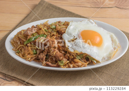 ソバ飯と目玉焼き ソバ飯と目玉焼き 113229284