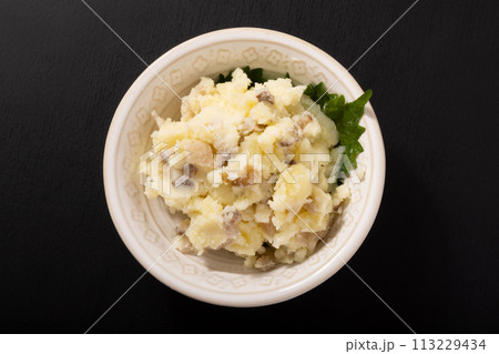 ［秋田県産］いぶりがっこ　ポテトサラダ（クリームチーズ入り） 113229434