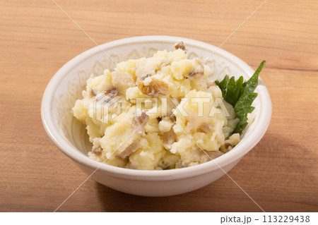 ［秋田県産］いぶりがっこ　ポテトサラダ（クリームチーズ入り） 113229438