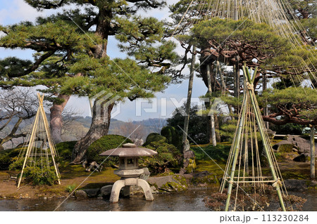 兼六園の風景 雪見灯篭 兼六園の風景 雪見灯篭 113230284