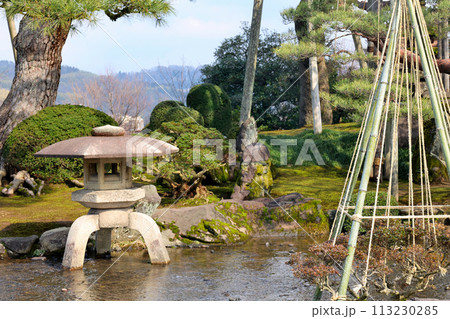 兼六園の風景 雪見灯篭 兼六園の風景 雪見灯篭 113230285