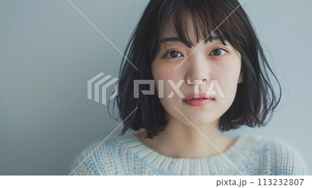 素朴なアジア人女性のポートレート 113232807