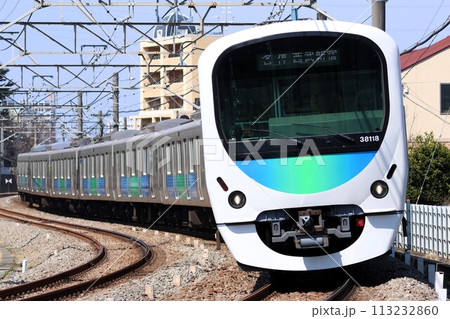 【西武】30000系〜スマイルトレイン〜（新宿線：小平〜花小金井） 113232860