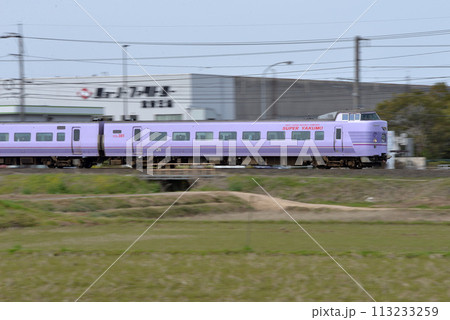 山陰本線を走るL特急やくも20号 113233259