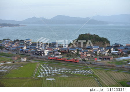 山陰本線を走るキハ47系普通列車2両 山陰本線を走るキハ47系普通列車2両 113233354