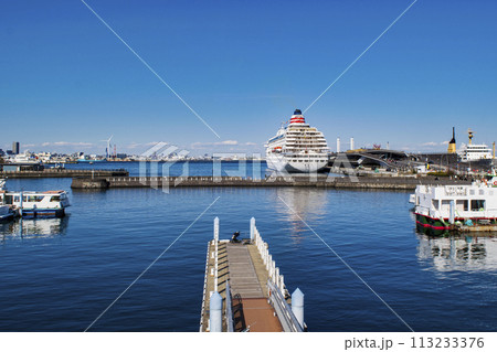 横浜みなとみらい　横浜港　ピア象の鼻 113233376