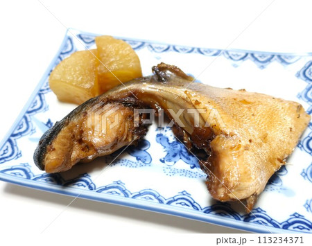 ブリかまと大根のおいしい煮付け 113234371