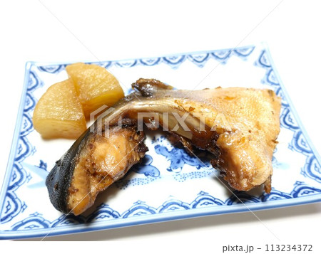 ブリかまと大根のおいしい煮付け 113234372