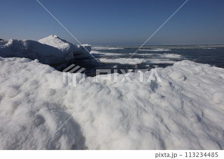 北海道オホーツク海流氷山脈 113234485