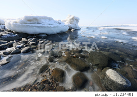 北海道ウトロ海岸情景 113234491