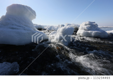 北海道ウトロ海岸残氷 北海道ウトロ海岸残氷 113234493