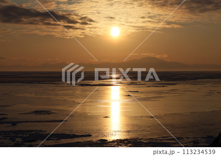 北海道オホーツク夕景 113234539