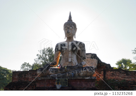 タイ北部の古都スコータイ 世界文化遺産スコータイ歴史公園のワットメーチョン寺院の仏像 タイ北部の古都スコータイ 世界文化遺産スコータイ歴史公園のワットメーチョン寺院の仏像 113235268