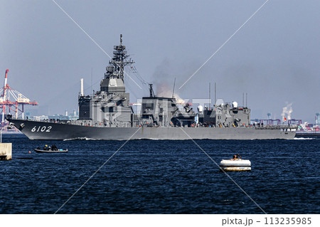 海上自衛隊の神奈川県横須賀基地に帰港する護衛艦あすか(試験艦) 海上自衛隊の神奈川県横須賀基地に帰港する護衛艦あすか(試験艦) 113235985