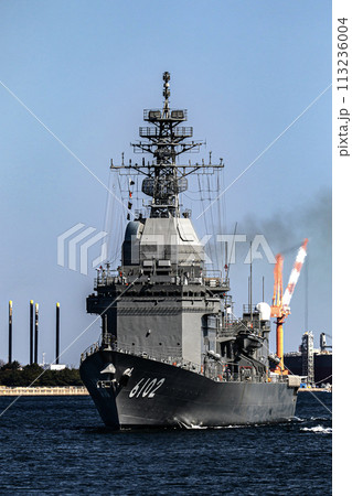 海上自衛隊の神奈川県横須賀基地に帰港する護衛艦あすか（試験艦） 113236004