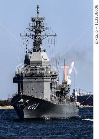 海上自衛隊の神奈川県横須賀基地に帰港する護衛艦あすか(試験艦) 海上自衛隊の神奈川県横須賀基地に帰港する護衛艦あすか(試験艦) 113236006