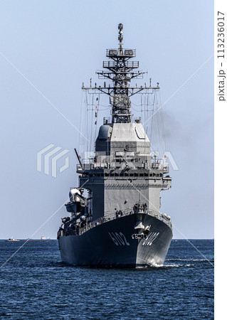 海上自衛隊の神奈川県横須賀基地に帰港する護衛艦あすか（試験艦） 113236017
