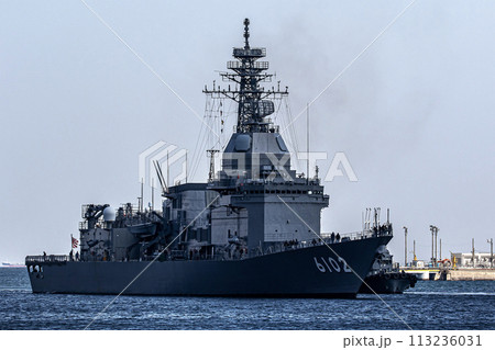 海上自衛隊の神奈川県横須賀基地に帰港する護衛艦あすか（試験艦） 113236031