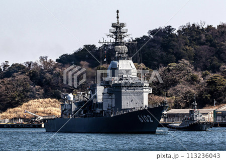 海上自衛隊の神奈川県横須賀基地に帰港する護衛艦あすか（試験艦） 113236043
