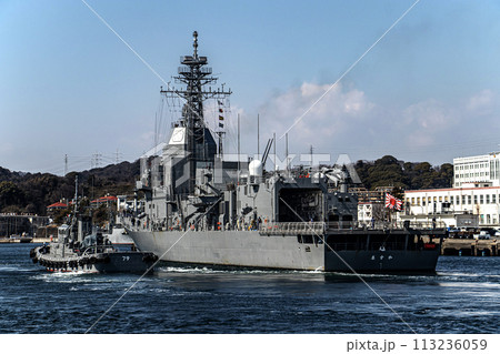 海上自衛隊の神奈川県横須賀基地に帰港する護衛艦あすか(試験艦) 海上自衛隊の神奈川県横須賀基地に帰港する護衛艦あすか(試験艦) 113236059