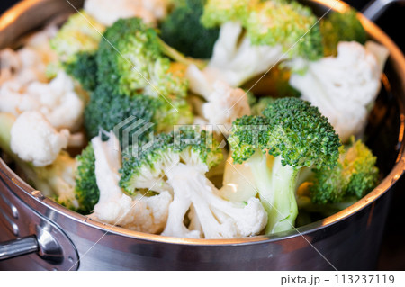 Broccoli and cauliflower are steamed in a saucepan - healthy diet, baby food, cooking in a steamer.. 113237119