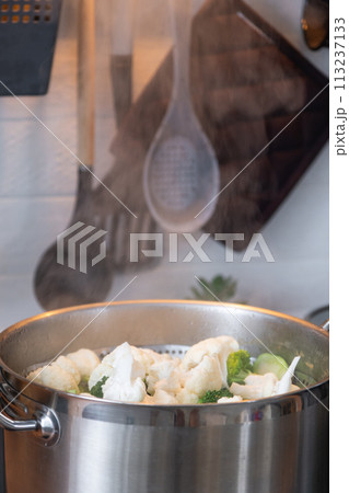 Broccoli and cauliflower are steamed in a saucepan - healthy diet, baby food, cooking in a steamer.. Broccoli and cauliflower are steamed in a saucepan - healthy diet, baby food, cooking in a steamer.. 113237133