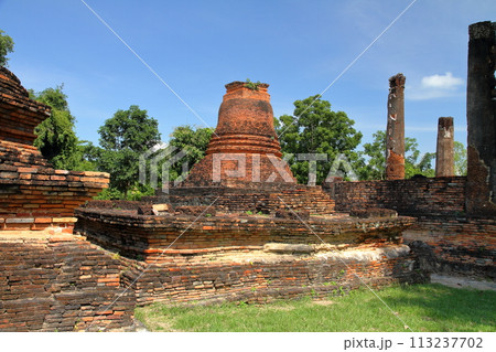 タイ北部の古都スコータイ　世界文化遺産スコータイ歴史公園のワットマンコン寺院の仏塔 113237702