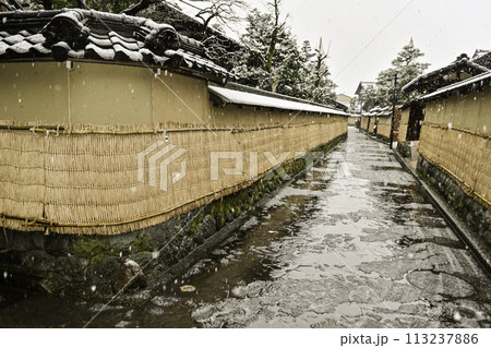 雪が降る美しい長町武家屋敷跡 113237886