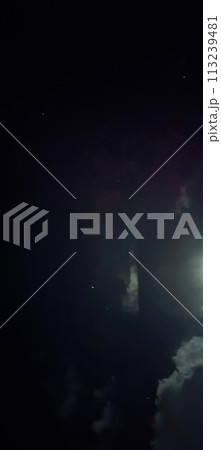 The appearance of the sky with beautiful clouds and the moon on a very quiet night 113239481