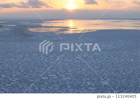 北海道知床岬夕景 113240405