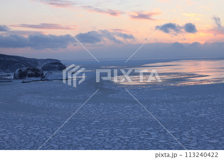 北海道知床半島夕景 113240422