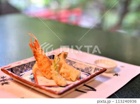 料亭の料理 前菜 お浸し 縦構図 料亭の料理 前菜 お浸し 縦構図 113240936