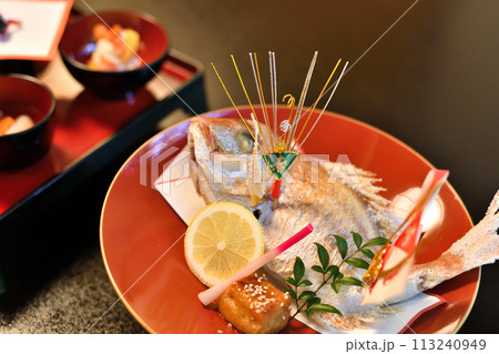 お食い初め膳　鯛の塩焼き　上から 113240949