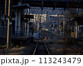 夕方の線路 113243479